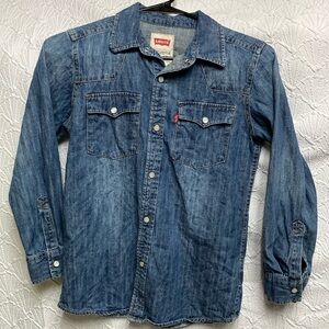 Levi’s size small‎ denim snap front long sleeve medium wash lightweight